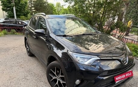 Toyota RAV4, 2017 год, 2 430 000 рублей, 4 фотография