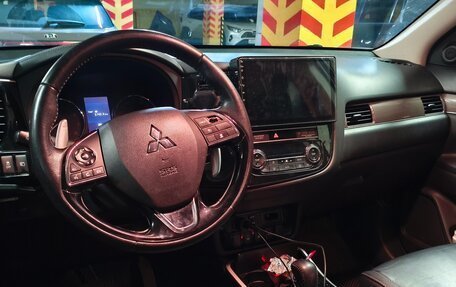 Mitsubishi Outlander III рестайлинг 3, 2020 год, 2 800 000 рублей, 5 фотография