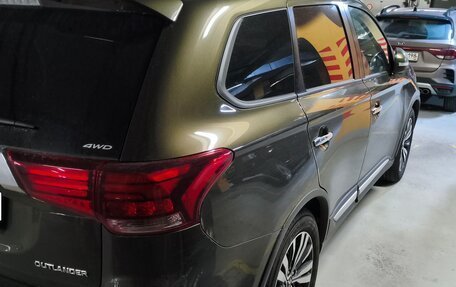 Mitsubishi Outlander III рестайлинг 3, 2020 год, 2 800 000 рублей, 3 фотография