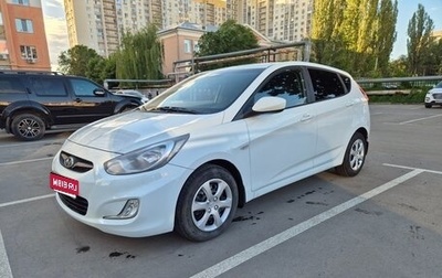 Hyundai Solaris II рестайлинг, 2012 год, 730 000 рублей, 1 фотография