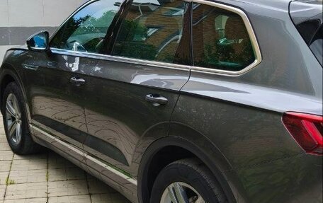 Volkswagen Touareg III, 2018 год, 4 500 000 рублей, 2 фотография
