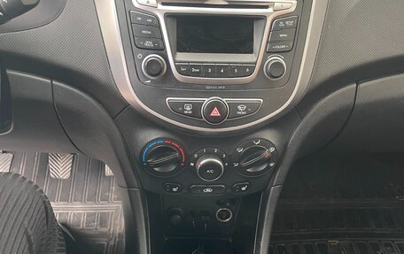 Hyundai Solaris II рестайлинг, 2016 год, 985 000 рублей, 16 фотография