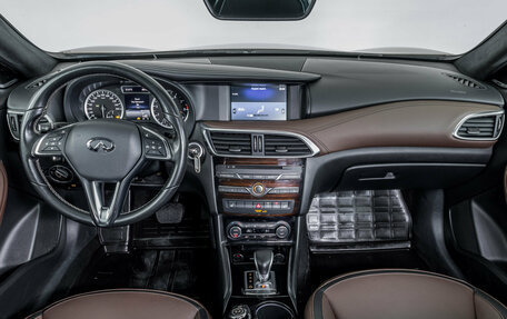 Infiniti QX30, 2016 год, 2 259 000 рублей, 10 фотография