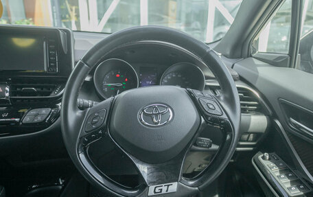 Toyota C-HR I рестайлинг, 2018 год, 1 759 000 рублей, 19 фотография