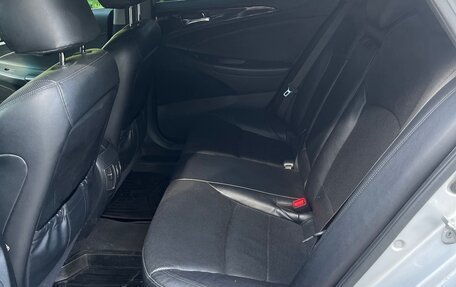 Hyundai Sonata VI, 2010 год, 1 100 000 рублей, 7 фотография