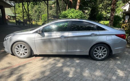 Hyundai Sonata VI, 2010 год, 1 100 000 рублей, 3 фотография