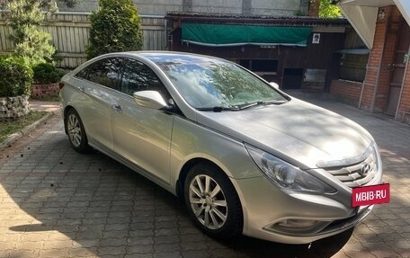 Hyundai Sonata VI, 2010 год, 1 100 000 рублей, 2 фотография