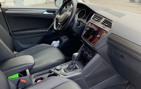 Volkswagen Tiguan II, 2018 год, 2 200 000 рублей, 4 фотография