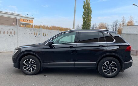 Volkswagen Tiguan II, 2018 год, 2 200 000 рублей, 2 фотография