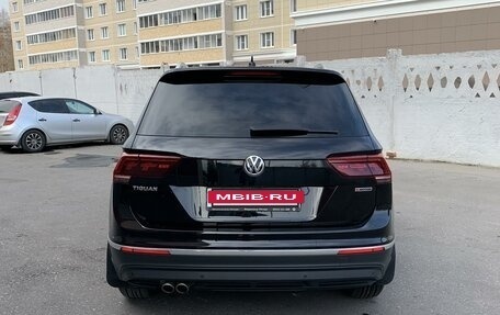 Volkswagen Tiguan II, 2018 год, 2 200 000 рублей, 3 фотография