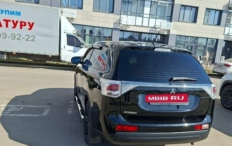 Mitsubishi Outlander III рестайлинг 3, 2014 год, 1 230 000 рублей, 5 фотография