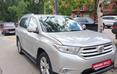 Toyota Highlander III, 2012 год, 2 200 000 рублей, 2 фотография