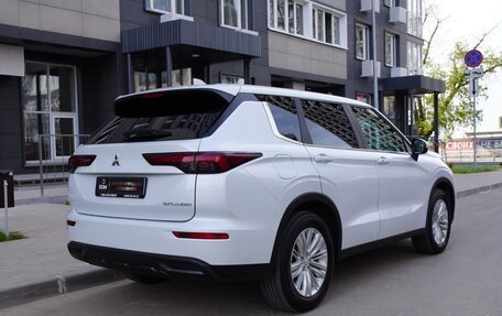 Mitsubishi Outlander, 2023 год, 3 300 000 рублей, 3 фотография