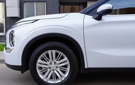 Mitsubishi Outlander, 2023 год, 3 300 000 рублей, 9 фотография