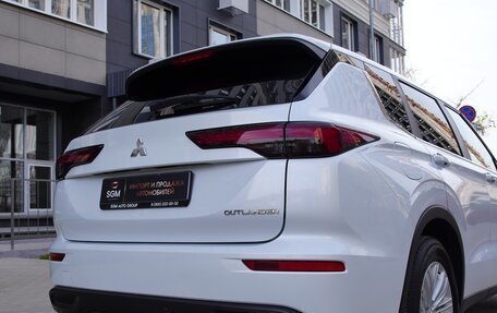 Mitsubishi Outlander, 2023 год, 3 300 000 рублей, 4 фотография