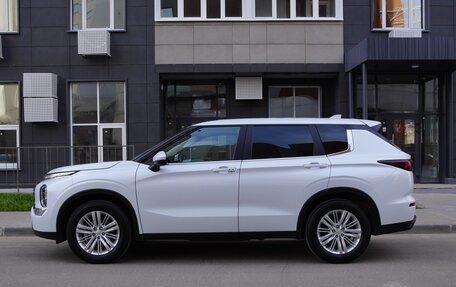 Mitsubishi Outlander, 2023 год, 3 300 000 рублей, 8 фотография
