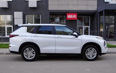 Mitsubishi Outlander, 2023 год, 3 300 000 рублей, 5 фотография