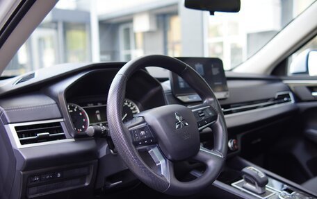 Mitsubishi Outlander, 2023 год, 3 300 000 рублей, 18 фотография