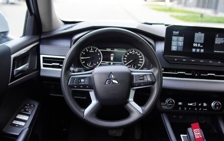 Mitsubishi Outlander, 2023 год, 3 300 000 рублей, 28 фотография
