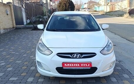 Hyundai Solaris II рестайлинг, 2012 год, 1 фотография