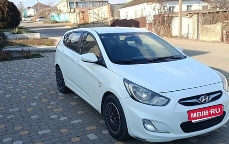 Hyundai Solaris II рестайлинг, 2012 год, 6 фотография