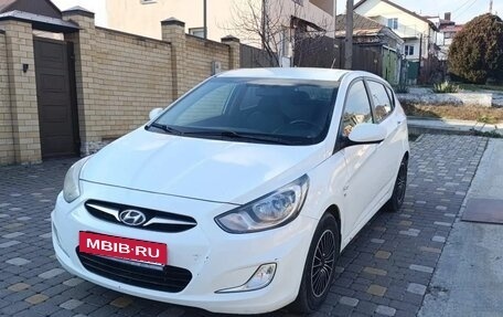 Hyundai Solaris II рестайлинг, 2012 год, 7 фотография