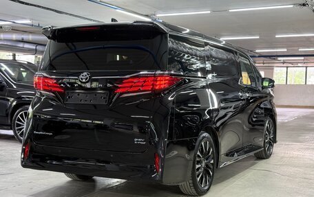 Toyota Alphard, 2024 год, 11 790 000 рублей, 7 фотография