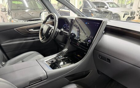 Toyota Alphard, 2024 год, 11 790 000 рублей, 26 фотография