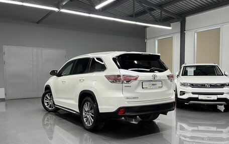 Toyota Highlander III, 2013 год, 2 645 000 рублей, 6 фотография