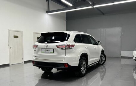 Toyota Highlander III, 2013 год, 2 645 000 рублей, 2 фотография