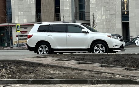 Toyota Highlander III, 2011 год, 2 100 000 рублей, 1 фотография