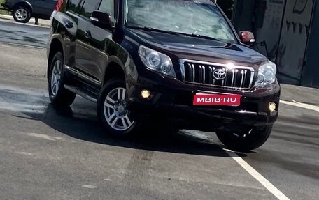 Toyota Land Cruiser Prado 150 рестайлинг 2, 2012 год, 3 000 000 рублей, 1 фотография