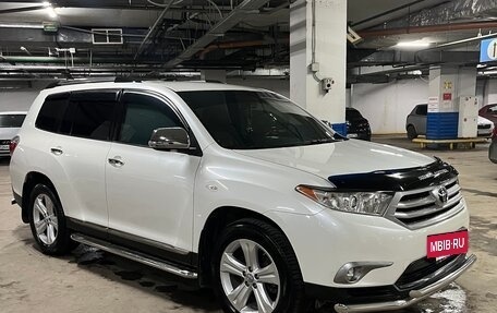 Toyota Highlander III, 2011 год, 2 100 000 рублей, 2 фотография