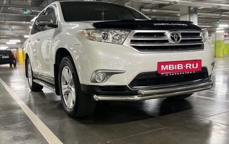 Toyota Highlander III, 2011 год, 2 100 000 рублей, 18 фотография