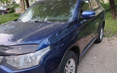 Mitsubishi Outlander III рестайлинг 3, 2014 год, 1 495 000 рублей, 3 фотография
