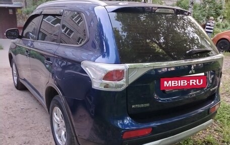 Mitsubishi Outlander III рестайлинг 3, 2014 год, 1 495 000 рублей, 2 фотография