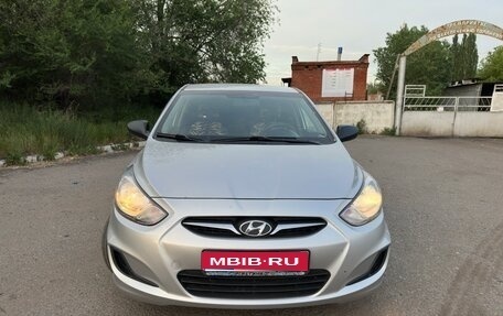 Hyundai Solaris II рестайлинг, 2012 год, 700 000 рублей, 1 фотография