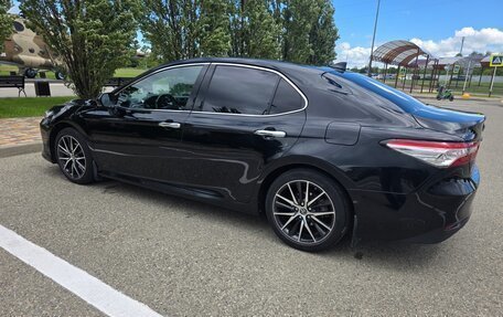 Toyota Camry, 2018 год, 2 300 000 рублей, 3 фотография
