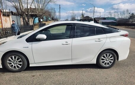 Toyota Prius IV XW50, 2016 год, 1 350 000 рублей, 3 фотография