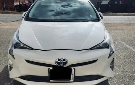 Toyota Prius IV XW50, 2016 год, 1 350 000 рублей, 5 фотография