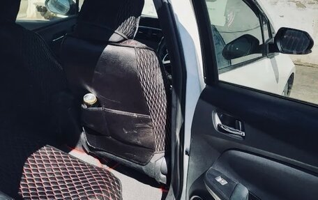 Toyota Prius IV XW50, 2016 год, 1 350 000 рублей, 12 фотография
