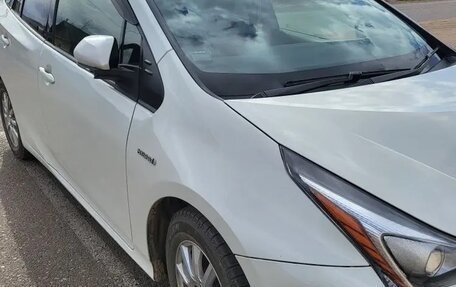 Toyota Prius IV XW50, 2016 год, 1 350 000 рублей, 6 фотография