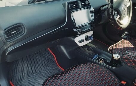 Toyota Prius IV XW50, 2016 год, 1 350 000 рублей, 13 фотография