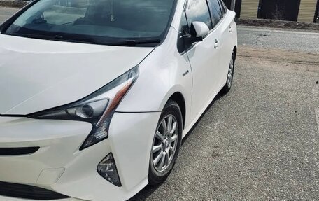 Toyota Prius IV XW50, 2016 год, 1 350 000 рублей, 4 фотография