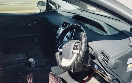 Toyota Prius IV XW50, 2016 год, 1 350 000 рублей, 14 фотография