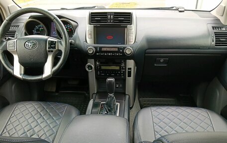 Toyota Land Cruiser Prado 150 рестайлинг 2, 2013 год, 2 740 000 рублей, 12 фотография