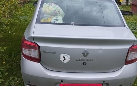 Renault Logan II, 2017 год, 605 000 рублей, 2 фотография