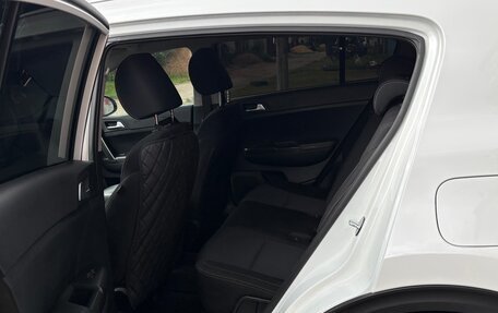 KIA Sportage IV рестайлинг, 2019 год, 2 400 000 рублей, 15 фотография