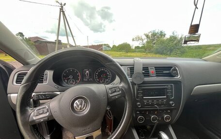 Volkswagen Jetta VI, 2013 год, 900 000 рублей, 6 фотография