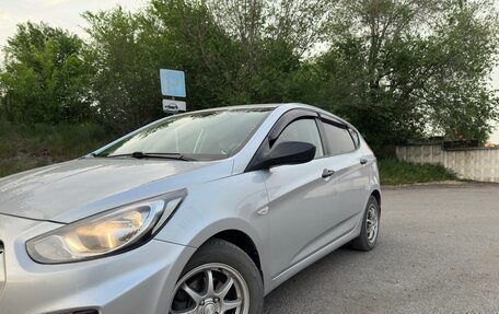 Hyundai Solaris II рестайлинг, 2012 год, 700 000 рублей, 3 фотография